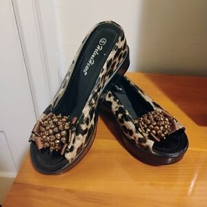 Wild Diva Women's Leopard Print Slide Sandals